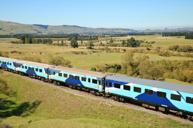 8 Day The Mainlander Southern Rail & Coach Tour | ANZCRO
